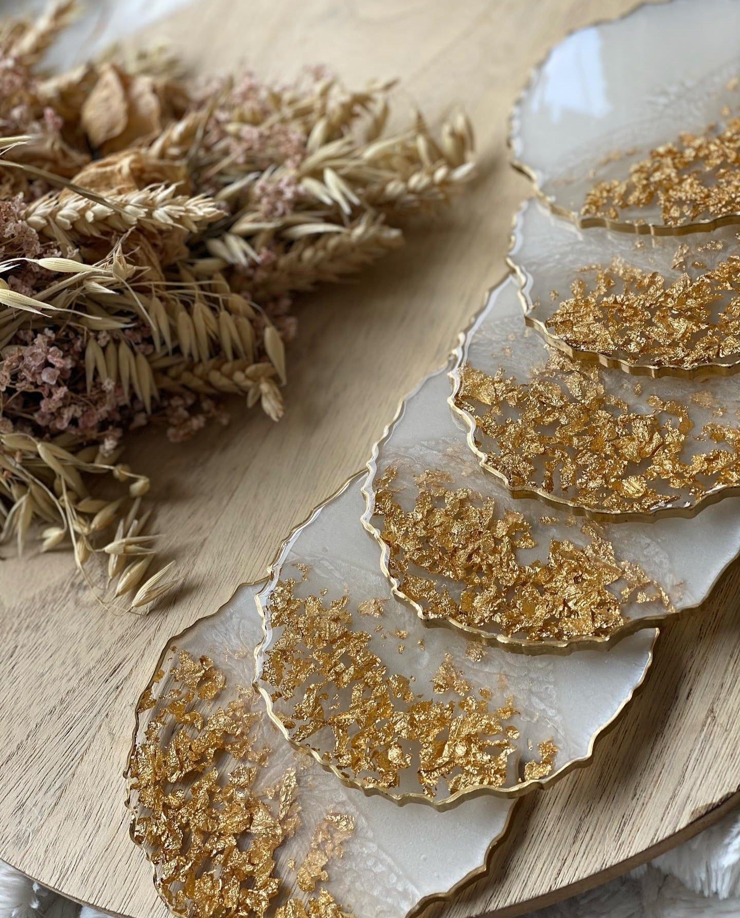 Pearl Radiance: Individual White Resin Coaster with Gold Leaves & Gilded Edges - Geode Shape - 5in