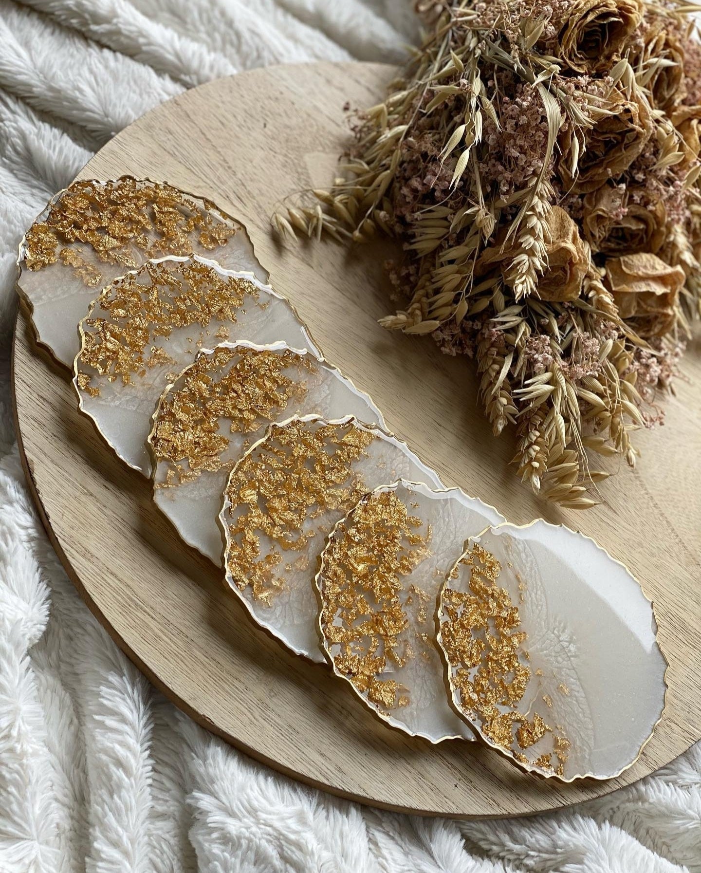 Pearl Radiance: Individual White Resin Coaster with Gold Leaves & Gilded Edges - Geode Shape - 5in