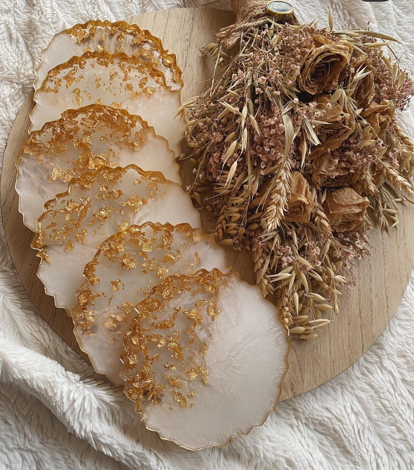 Pearl Radiance: Individual White Resin Coaster with Gold Leaves & Gilded Edges - Geode Shape - 5in