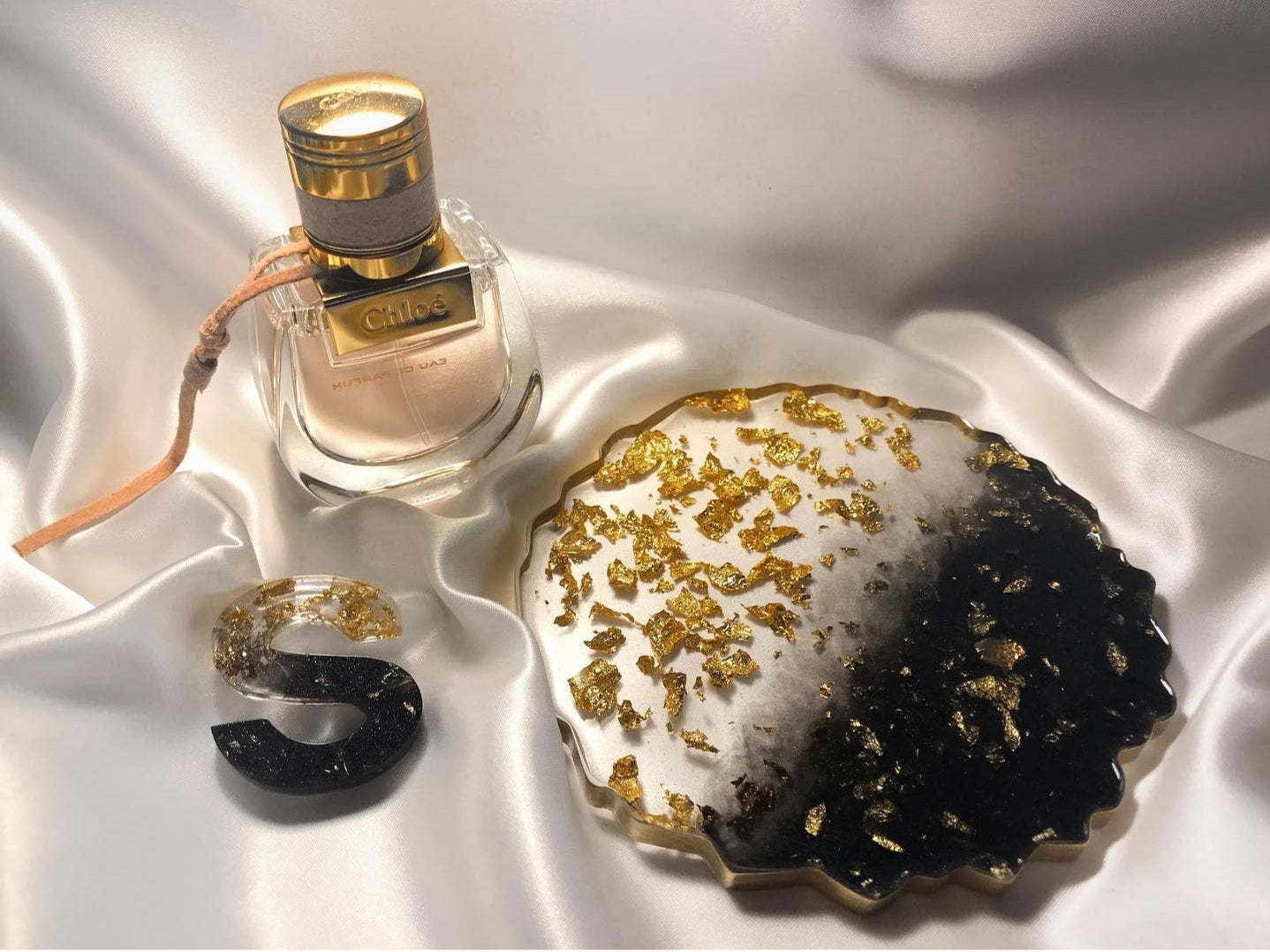 Black Pearl Radiance: Individual Black Resin Coaster with Gold Leaves & Gilded Edges - Geode Shape - 5in
